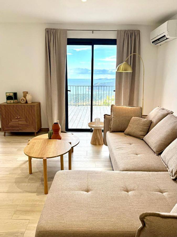 Gîte pour 3 personnes, avec vue et terrasse à Villanova