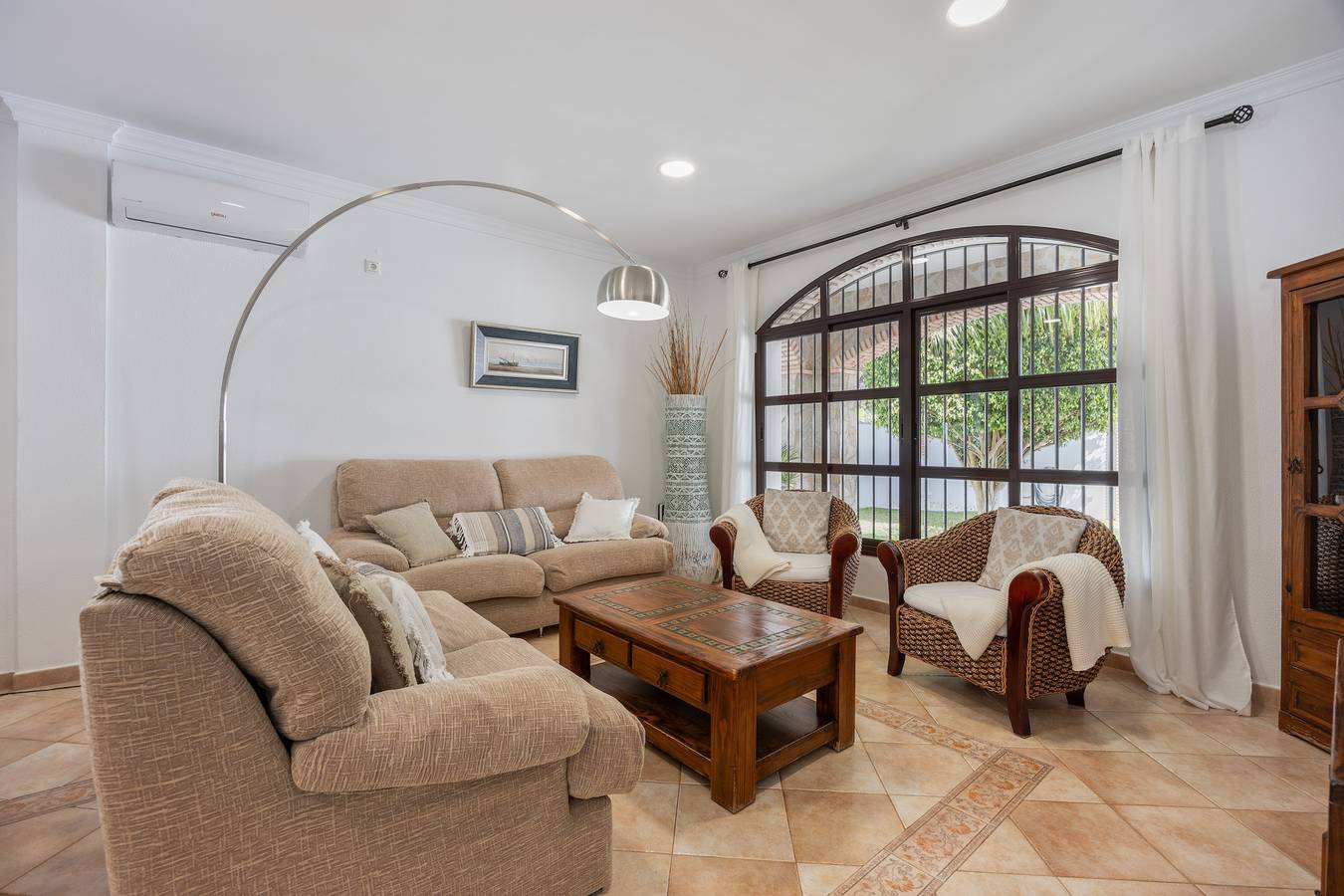 Holiday Home 'Chalet Con Piscina' with Private Pool, Wi-Fi and Air Conditioning in Playa La Barrosa, Chiclana de la Frontera