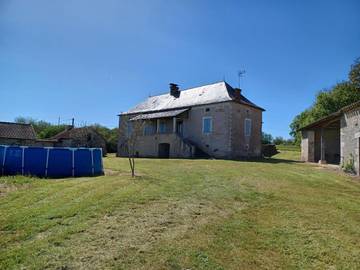 Gîte pour 6 personnes, avec terrasse et piscine ainsi que jardin et vue à Crégols