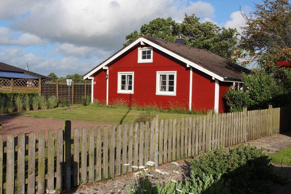 Das Rote Haus hinterm Deich in Simonsberg, Halbinsel Eiderstedt