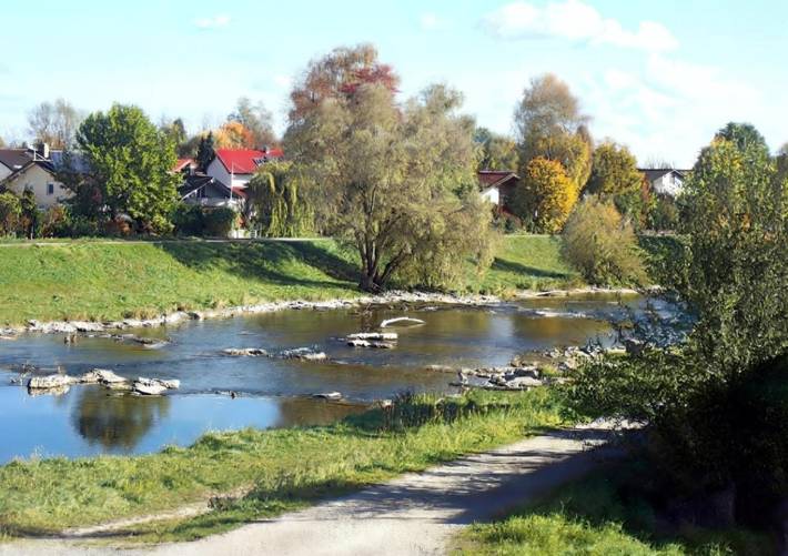 Ferienwohnung für 3 Personen, mit Ausblick und Terrasse sowie Seeblick, mit Haustier in Bruckmühl