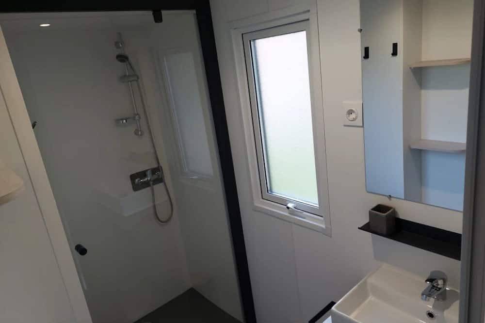 Zecamping 3* toboggans chiens acceptés mobil-home 35m2 6 pers in Chézery-Forens, Parc naturel régional du Haut-Jura