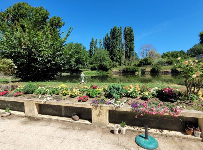 Location de vacances pour 2 personnes, avec vue sur le lac et jardin dans Saint-Amand-Montrond - 3