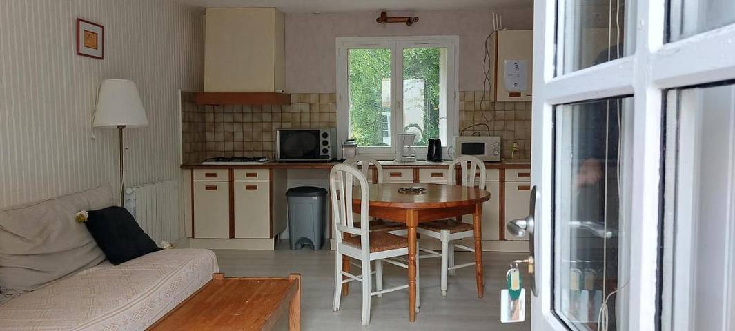 Gîte pour 4 personnes, avec jardin et piscine, animaux acceptés à Airoux