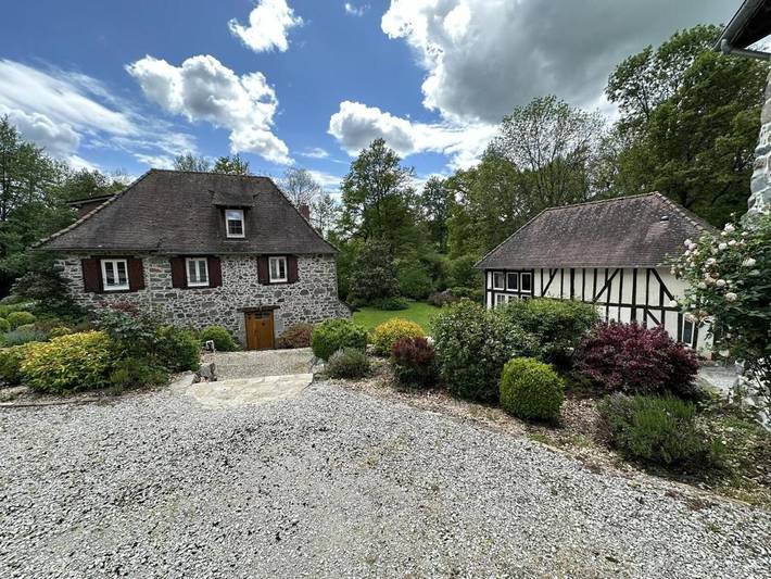 Location de vacances pour 12 personnes, avec jacuzzi et piscine ainsi que terrasse et jardin, animaux acceptés à Nexon - 2