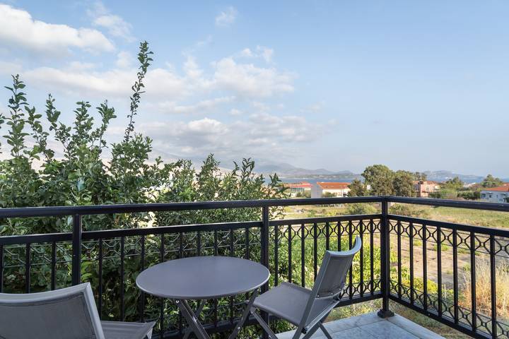 Entire studio, Apartment 'Anna's House 1 In Lixouri' with Sea View, Wi-Fi and Air Conditioning in Lixouri, Kefalonia