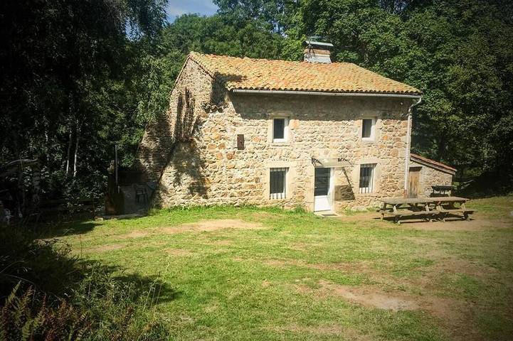 Maison de vacances pour 12 personnes, avec terrasse et jardin dans Montbrison