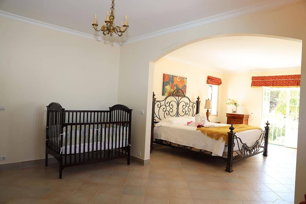 Casa Bella Vista in Foz do Arelho, Leiria District