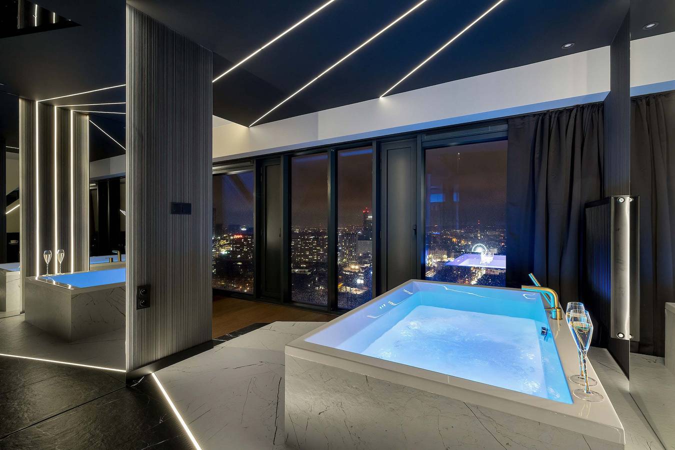 Całe studio, Studio dla 4 osób z jacuzzi in Katowice, Śląsk