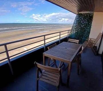 Gîte pour 5 personnes, avec terrasse dans Grand Casino de Cabourg