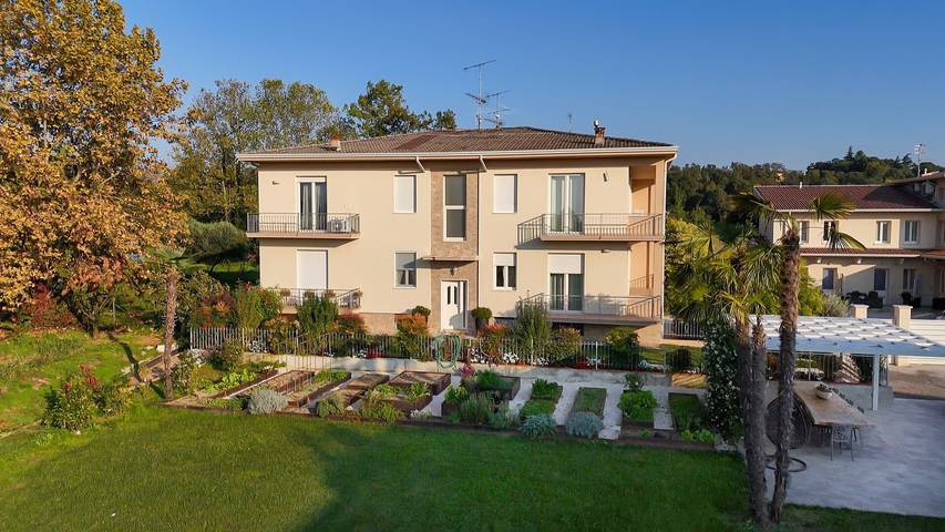 Gîte pour 4 personnes, avec jardin, adapté aux familles à Lonato del Garda