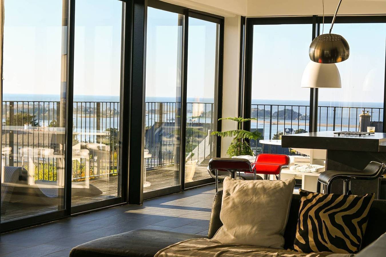 Villa Bellevue · Vue Panoramique Flipper, Billard, in Buguélès, Penvénan