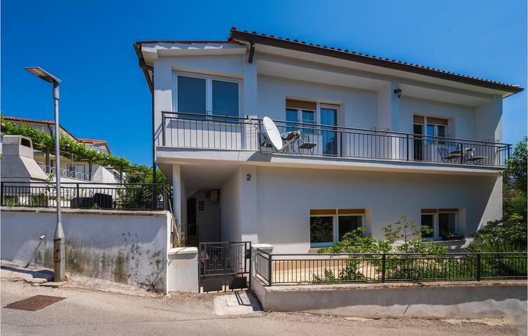 Entire holiday apartment, Charming 100m² Apartment with Terrace, Panoramic Views & Beach Access in Rabac, Labin-Rabac