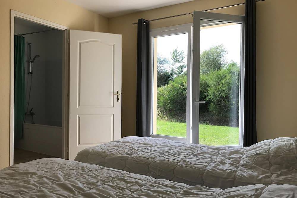 Villa in Parthenay mit privatem Garten in Les Forges, Deux-Sèvres