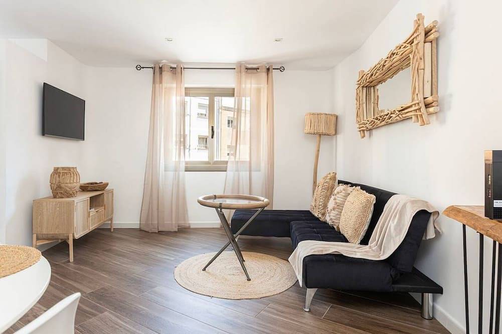 Apartamento entero, Elegante, luminoso, cerca del metro in Esplugas de Llobregat, Bajo Llobregat