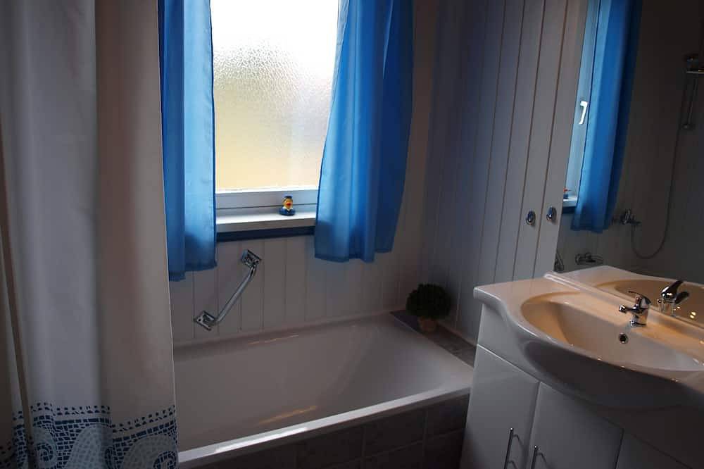 Sehr schönes Ferienhaus mit Sauna und Kaminofen auf   eingezäunten Grundstück in Extertal, Kreis Lippe