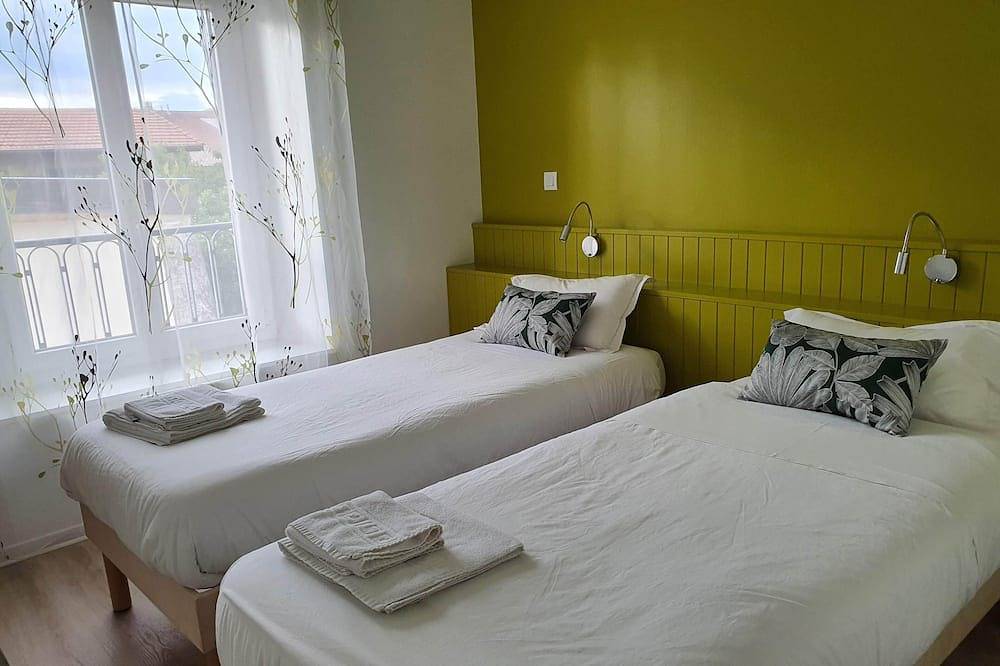 Gîte Les Arches - 15 personnes - 6 chambres in Beauvallon, Lyon et ses environs