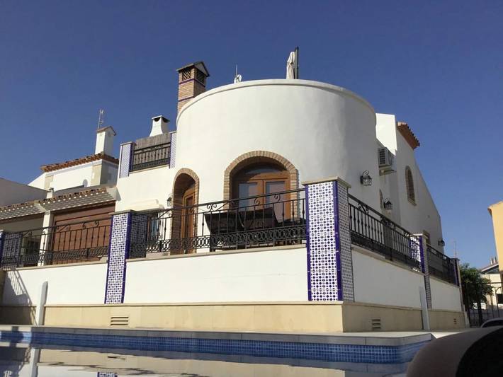 Casa de vacaciones para 6 personas, con Balcón y Terraza además de Jardín y Piscina para niños en Algorfa