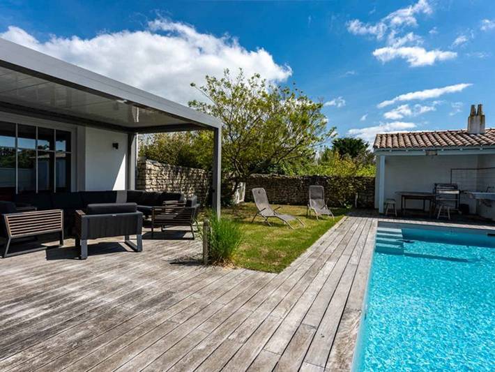 Villa voor 8 personen, with Terras and Tuin as well as Zwembad op Ile de Re