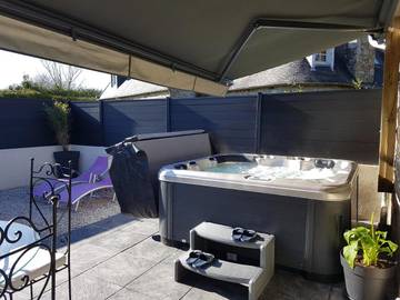 Gîte pour 2 personnes, avec jacuzzi ainsi que sauna et jardin à Trélévern