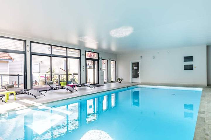 Maison de vacances pour 8 personnes, avec terrasse et sauna ainsi que jardin et piscine à Rezé