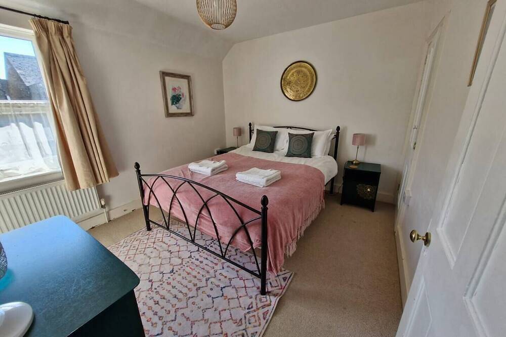 Magdala Cottage -Village Location- Dog Friendly in Botany Bay, Kent