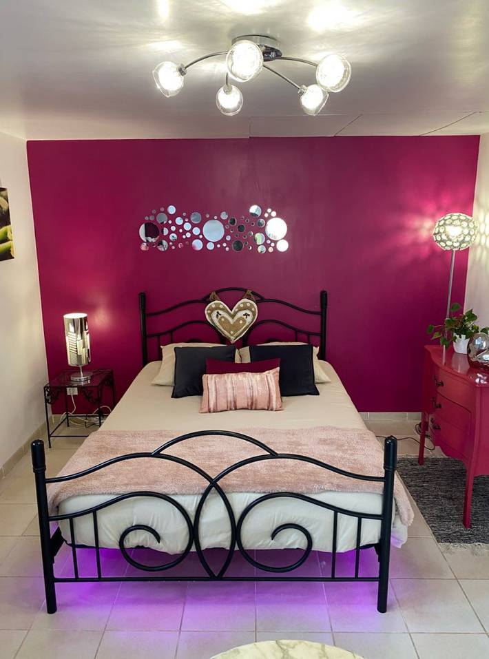 Chalet pour 2 personnes, avec jacuzzi ainsi que jardin et terrasse, animaux acceptés