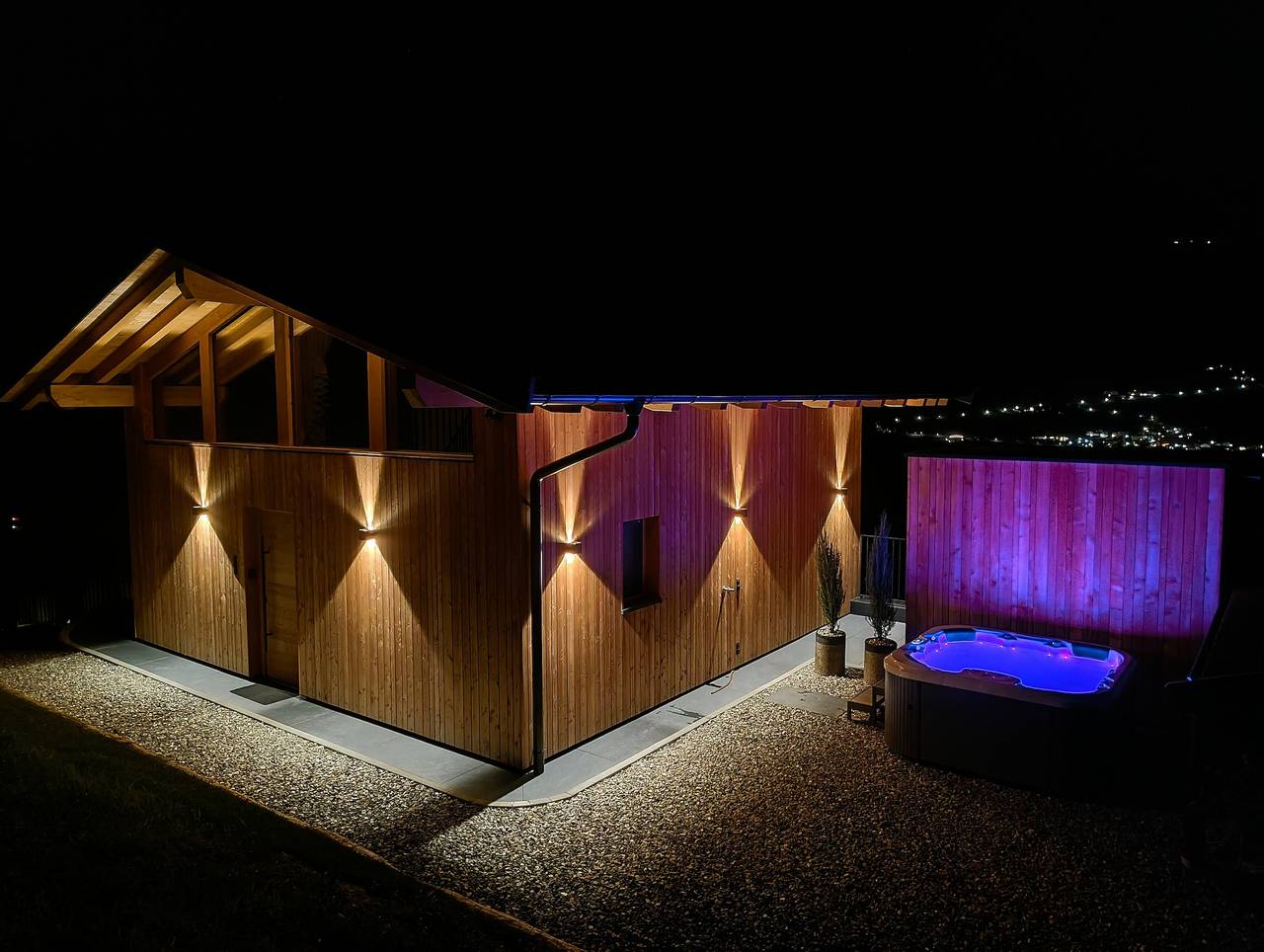 Chalet Bucher mit Whirlpool, Sauna und einen atemberaubenden Ausblick in Vernuer, Riffian