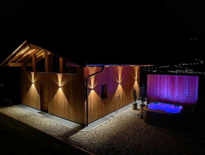 Ferienhaus für 5 Personen, mit Whirlpool und Garten sowie Sauna