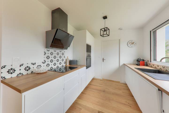 Location de vacances pour 8 personnes, avec jardin et terrasse à Le Tour-du-Parc - 4