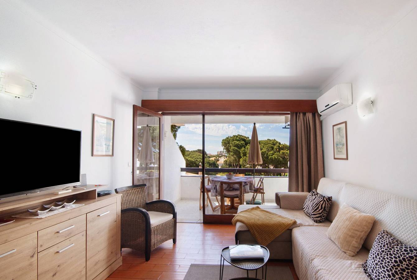 Apartamento entero, Apartamento 'Tenis Golfmar' con piscina compartida, Wi-Fi y aire acondicionado in Vilamoura, Quarteira