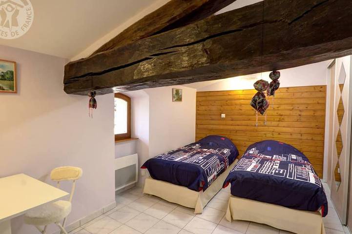 Gîte pour 4 personnes, avec jardin dans Champoly - 4