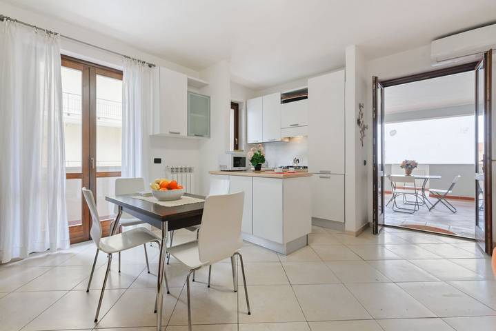Apartamento entero, GuestHost - Casa Selleri 4 with Terrace! 100m to Villa Reale! in Lecce, Provincia de Lecce