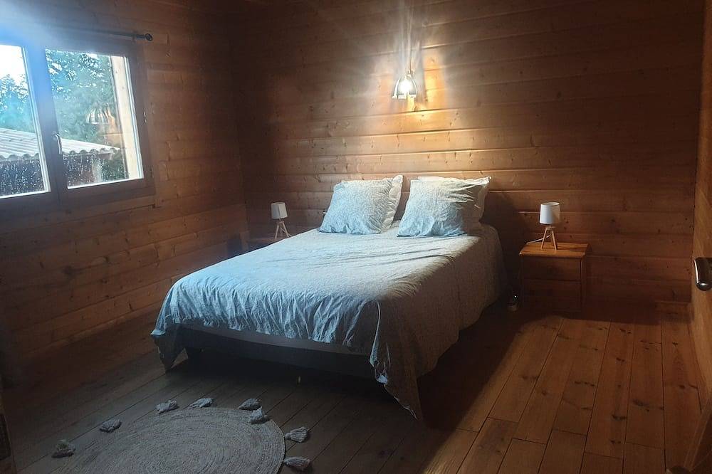 Chalet avec piscine in Sauveterre, Nimes region