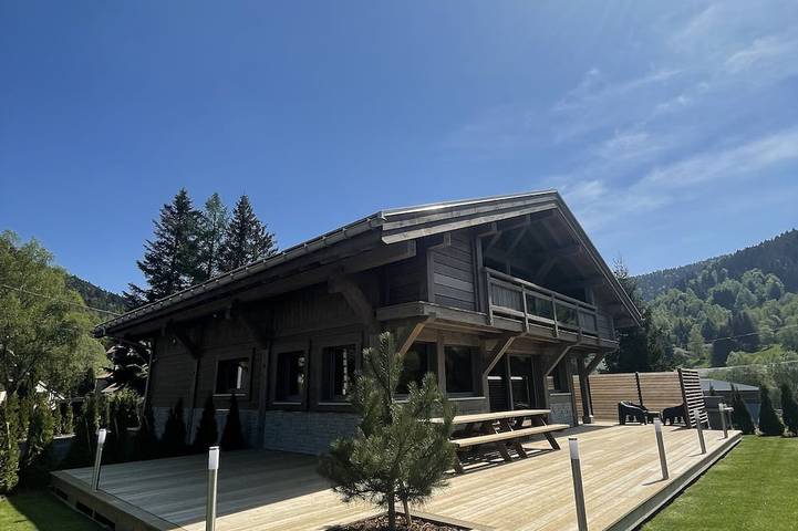 Chalet pour 12 personnes, avec jardin et balcon ainsi que sauna et jacuzzi à La Bresse