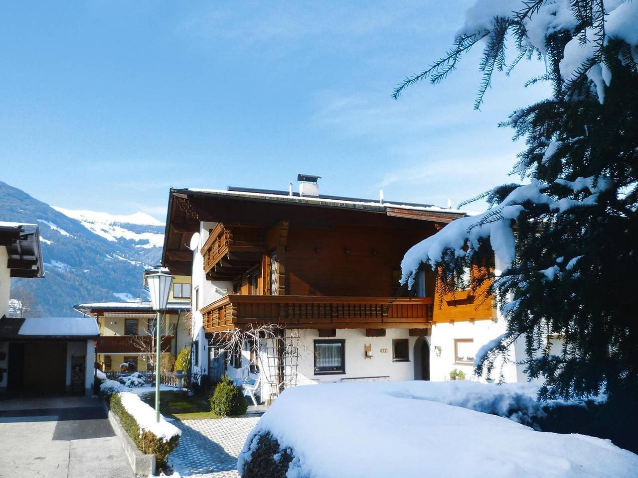 Ganze Wohnung, Landhaus in Zillertal nahe Spieljochbahn in Fügen, Ski-Optimal Hochzillertal