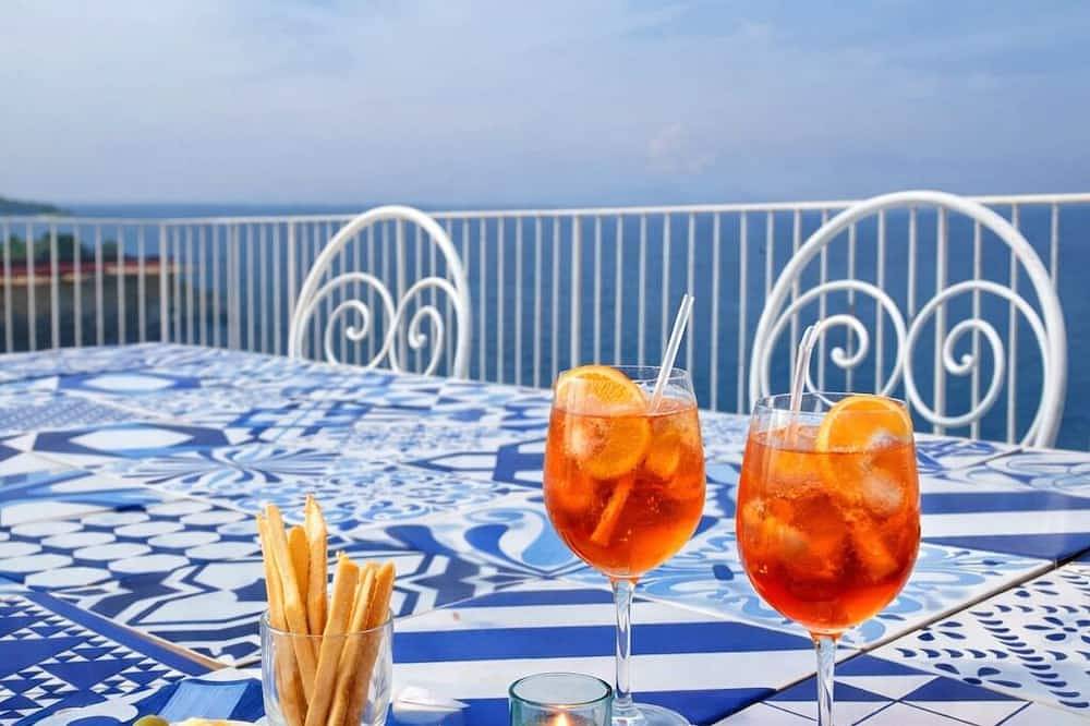 One step away from the sea, the Sorrento Ensemble Rooms in Meta, Neapel Provinz