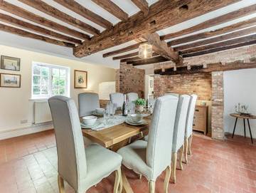 Cabin for 8 Guests in Southwell, Nottinghamshire, Picture 3