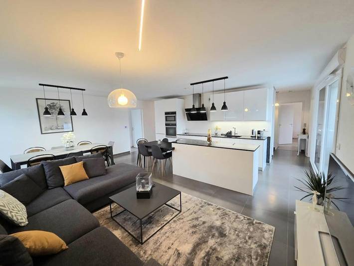 Gîte pour 8 personnes, avec vue et terrasse à Ambilly