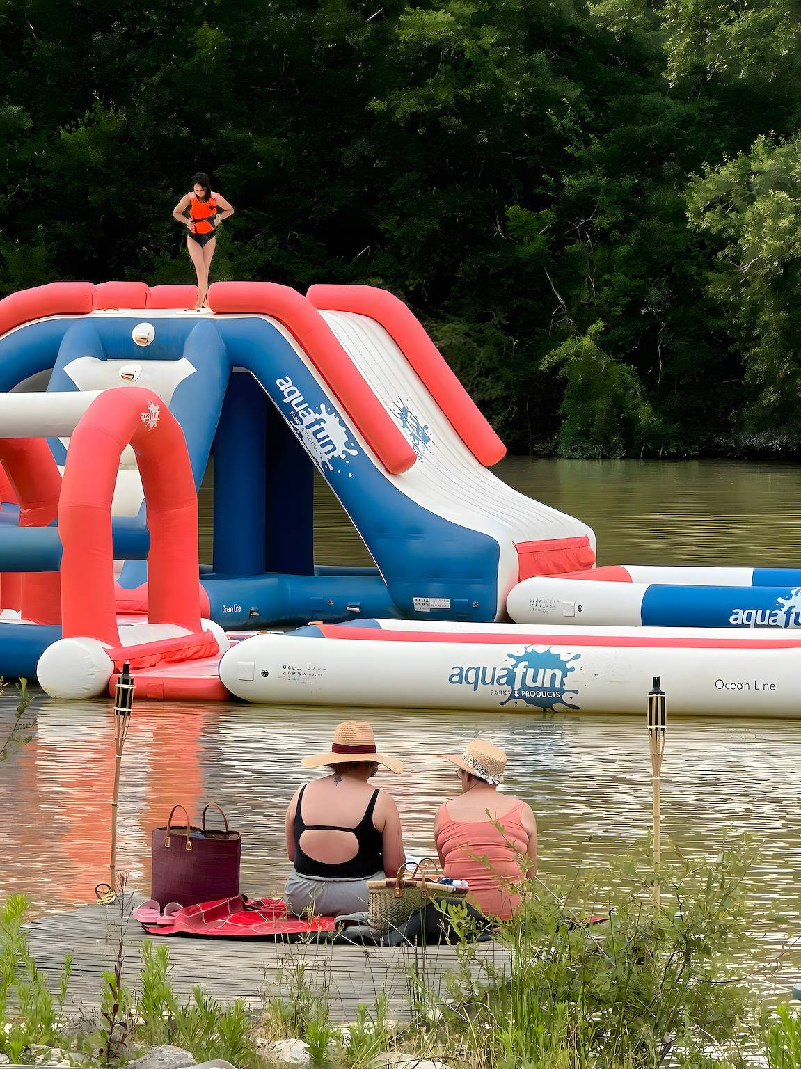 Chalet 'Campitel 4 Personnes 92' with Private Terrace, Private Garden and Wi-Fi in Bretagne-d'Armagnac, Gers