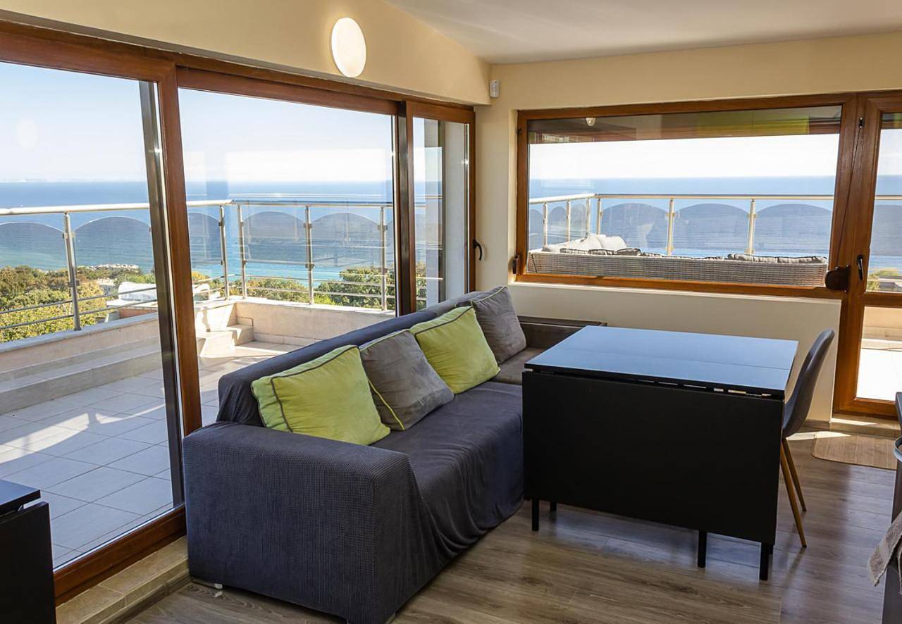 Cały apartament, Spacious 3Bd Flat with Large Terrace & Sea View by Flat Mаnager in Warna, Obwód Warna