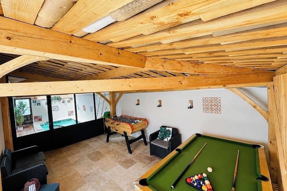 /New air-conditioned country house with heated indoor pool, Provence in Puyméras, Parc naturel régional du Mont-Ventoux