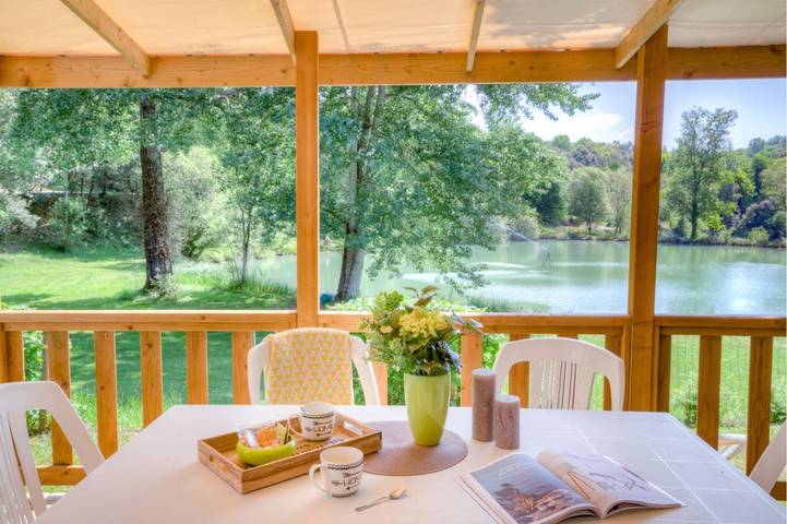 Mobil home pour 6 personnes, avec piscine ainsi que jardin et terrasse, animaux acceptés à Saint-Crépin-et-Carlucet - 2