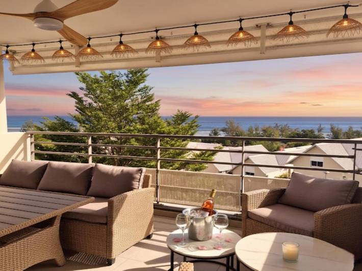 Gîte pour 7 personnes, avec terrasse et vue dans Plage de Saint-Leu