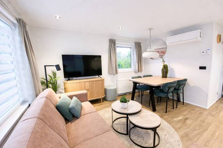 Ferienhaus für 4 Personen, mit Terrasse und Seeblick sowie Balkon/Terrasse in Ouddorp - 2