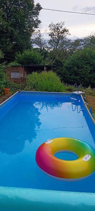 Gîte pour 2 personnes, avec vue et terrasse ainsi que jardin et piscine, animaux acceptés à Lubersac - 2