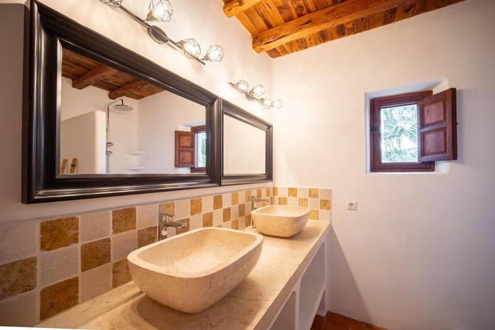 Location de vacances pour 12 personnes, avec terrasse et vue ainsi que jardin et piscine dans Portinatx - 3