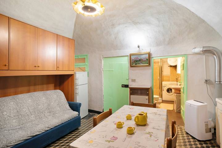 Appartamento intero, Appartamento 'Casa Gianni' con Wi-Fi e aria condizionata in Vallebona, Riviera di Ponente