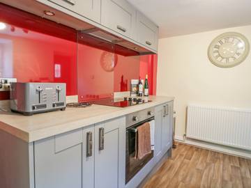 Log Cabin for 4 People in Whitby, North Yorkshire, Photo 3