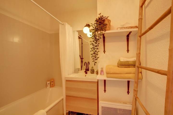 Gîte pour 4 personnes, avec vue ainsi que piscine et balcon à Saint-Sulpice-la-Pointe - 3